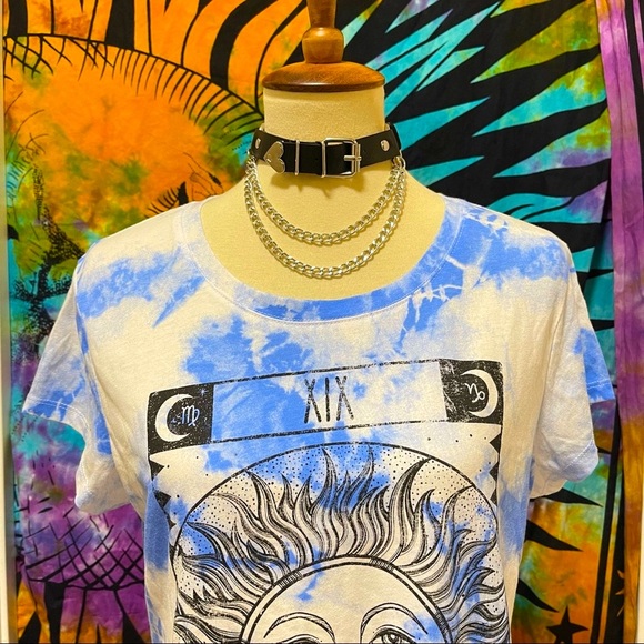 🌈⌗𝕡𝕠𝕡𝕤𝕥𝕨𝕠𝕣𝕝𝕕 𝕤𝕙𝕠𝕡 Tops - 🌈 Lovely sun moon top